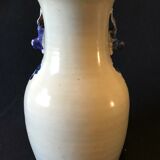 Vase balustre en porcelaine blanc bleu sous couverte céladon XIXe