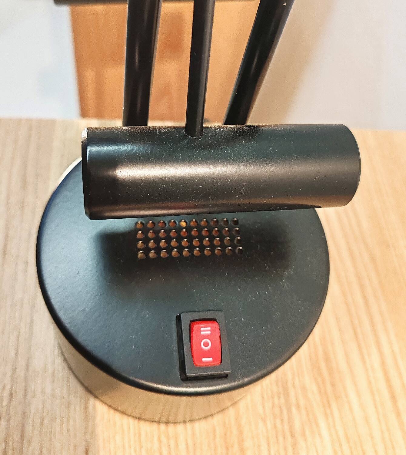 Pair of articulated desk lamps from the 80s