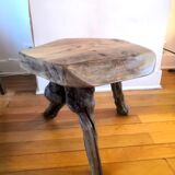 Table basse tripode brutaliste bois massif et pieds de vie design années 60