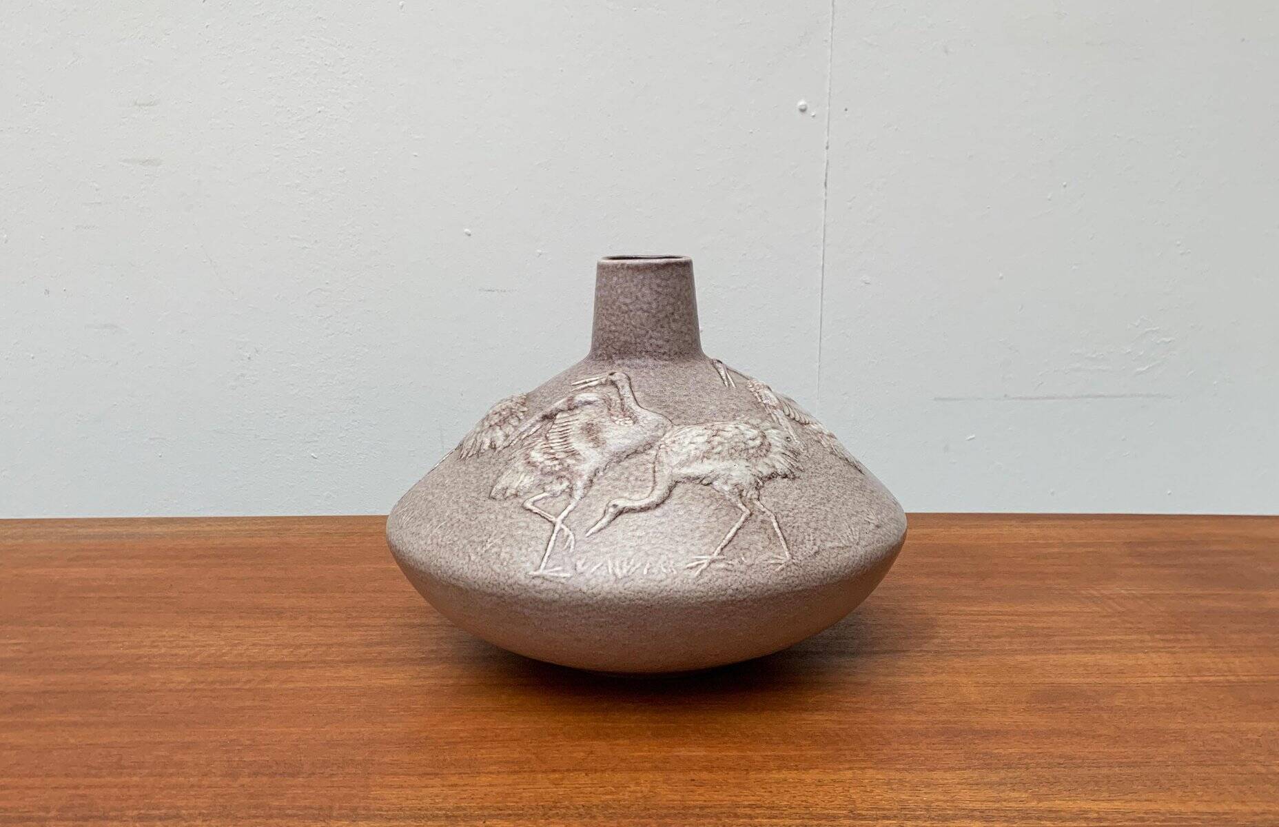 Large vase in German pottery from the mid-century with a crane ornament from Cortendorf.