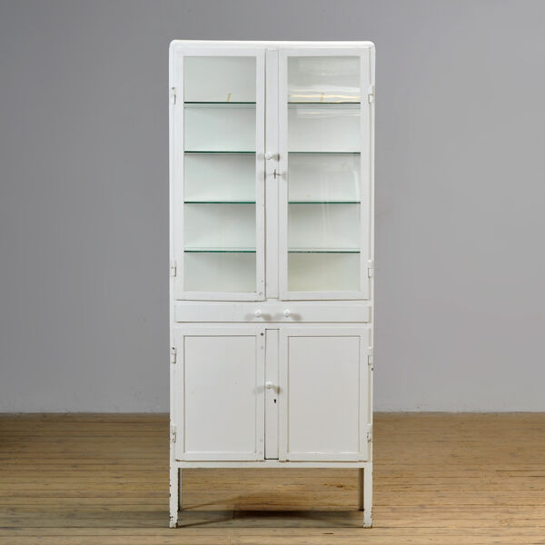 Armoire à pharmacie en fer, années 1950
