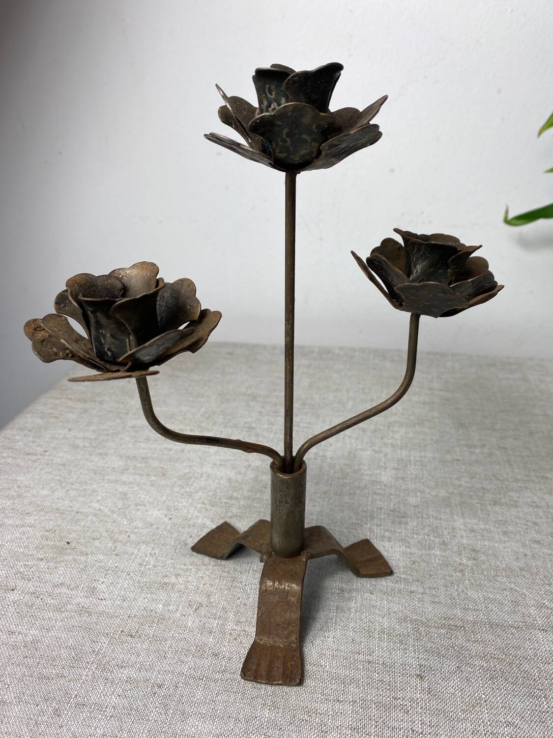 Rose shaped metal candle holder