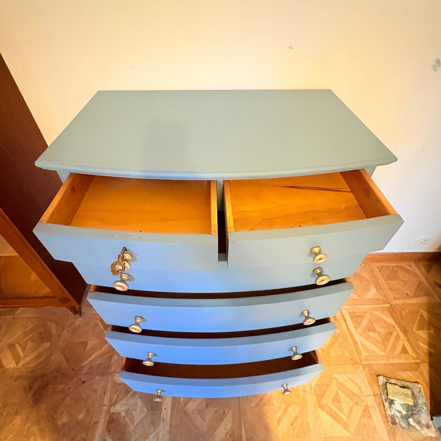 Commode semainier bleue zingueur