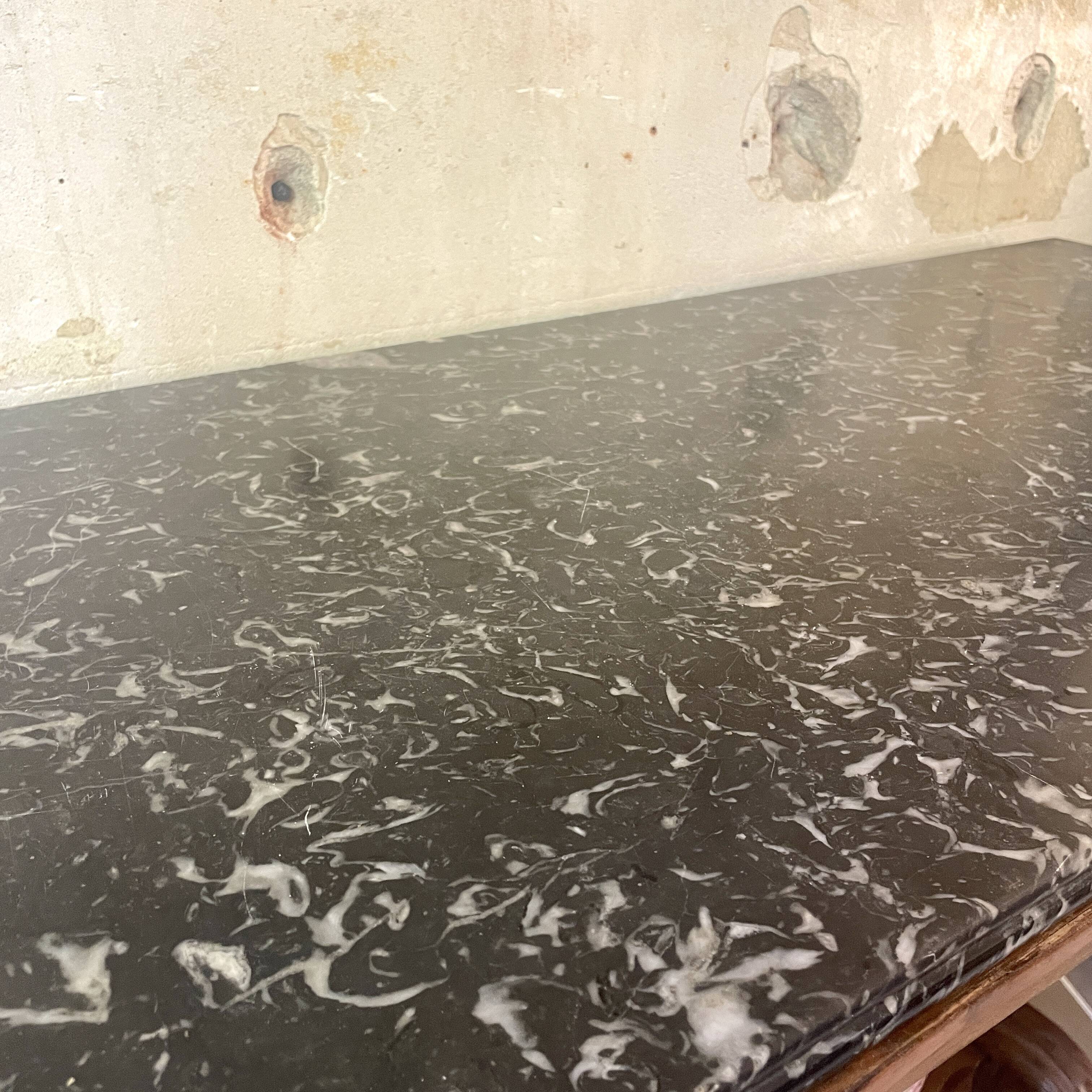 Console inlaid with black marble and lion's paw legs.