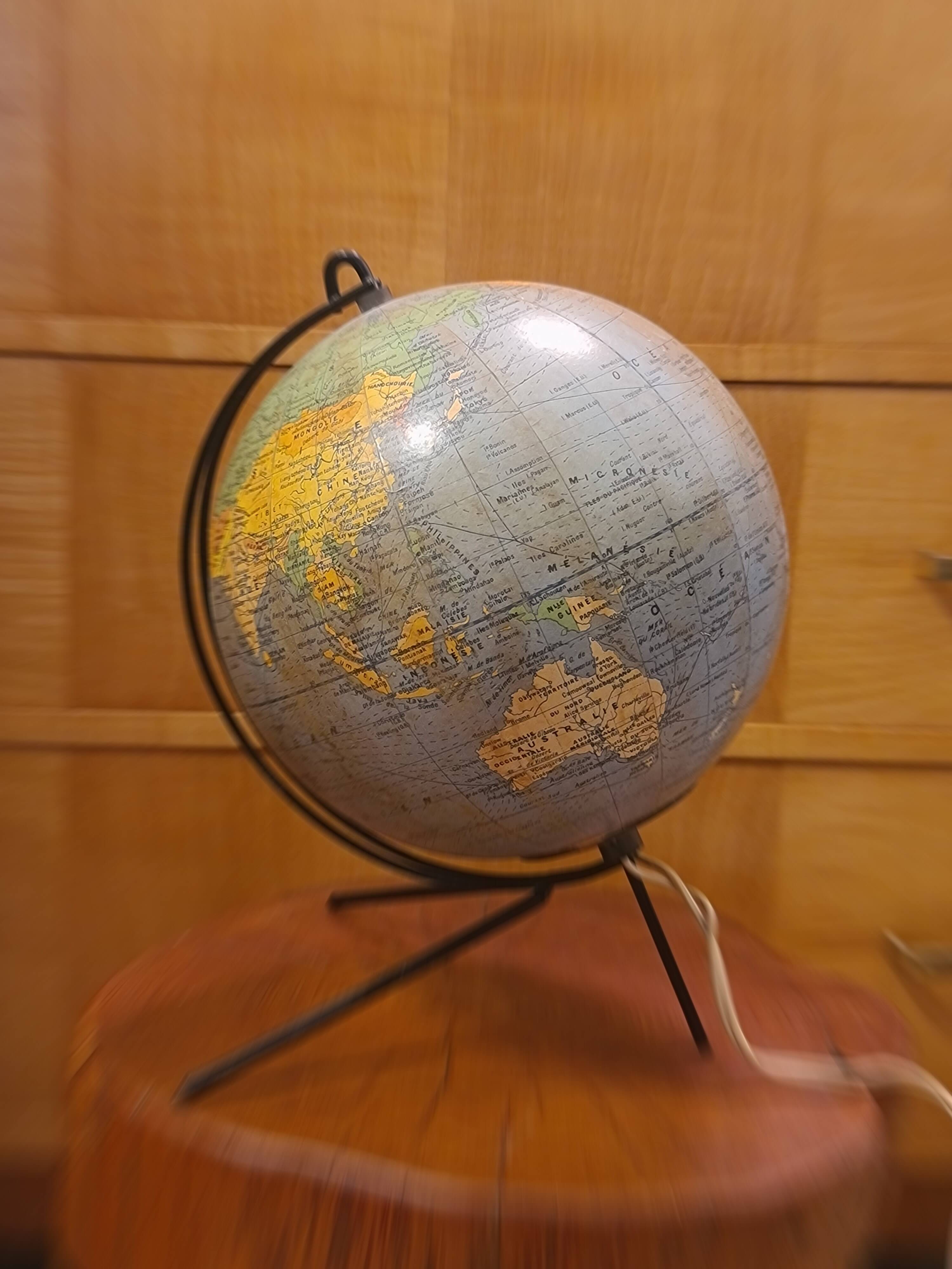 Vintage globe Girard Barrère 1970