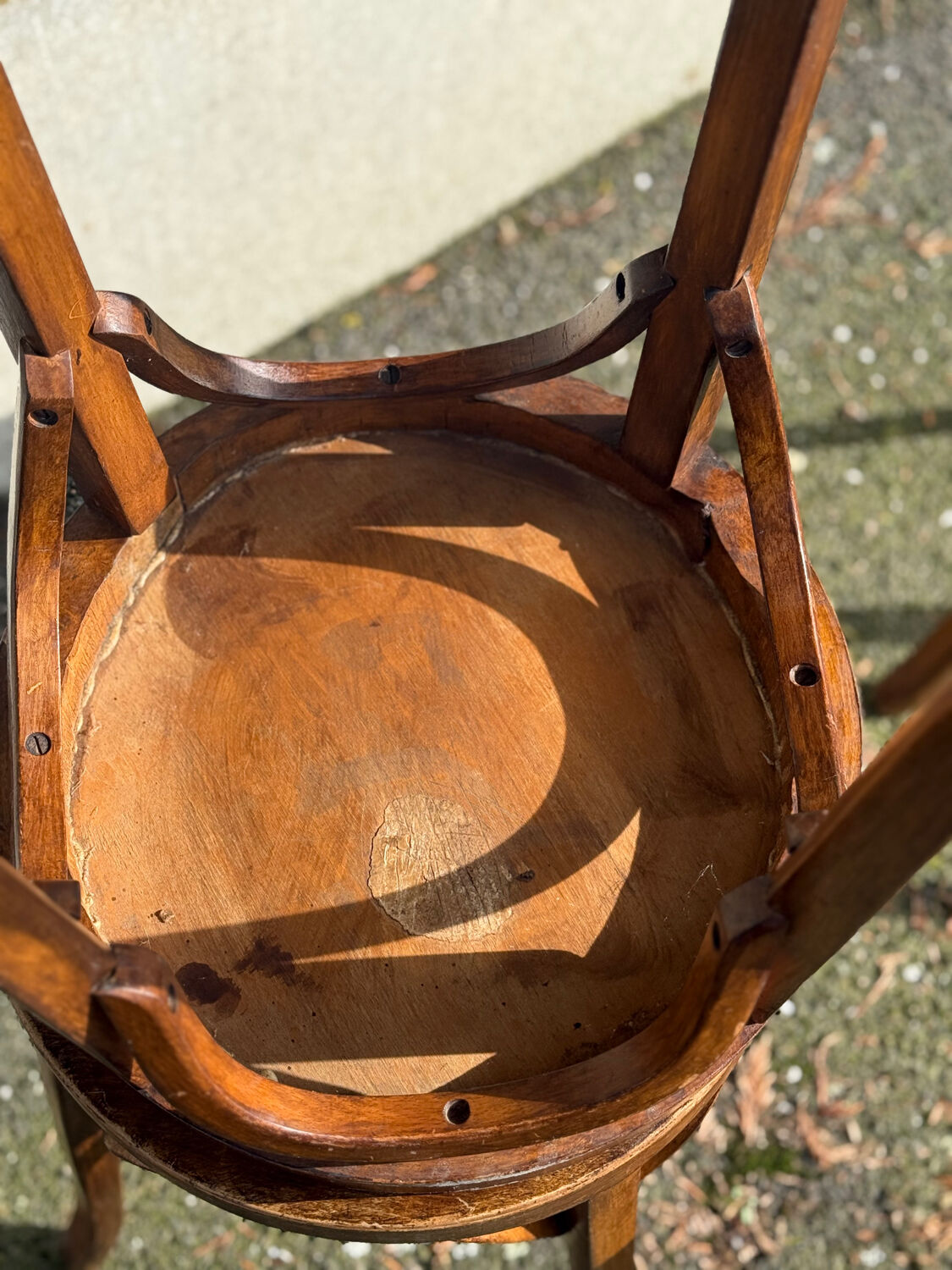 Set of four curved wooden stools stamped Baumann model 92.