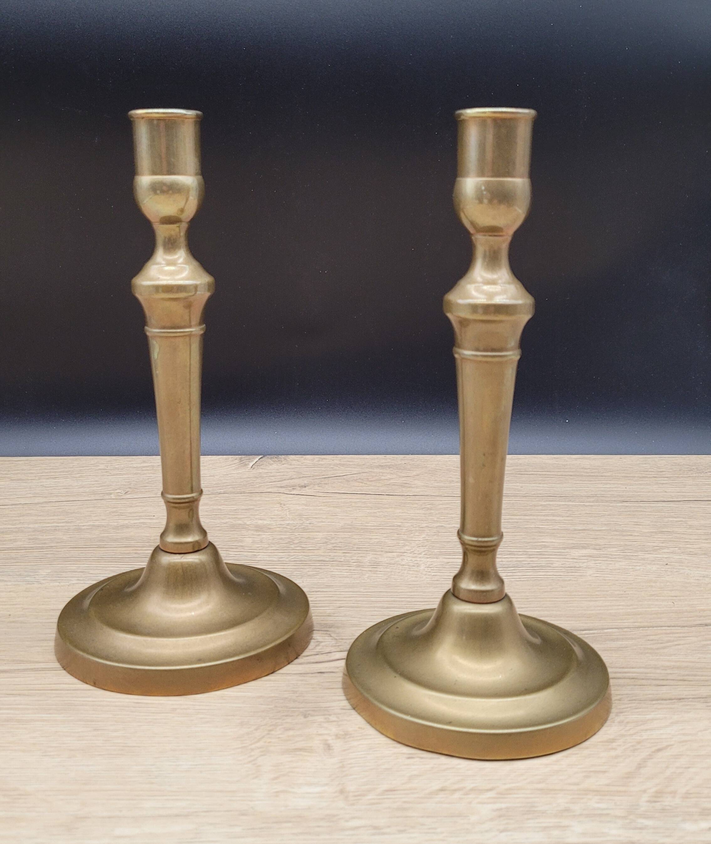 Duo round brass candle holders