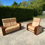Set of vintage armchair and 2-seater sofa in beige leather and reclining wooden armrests, stressless style