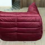 Chauffeuse d'angle Togo en velours bordeaux modèle dessiné par Michel Ducaroy 1973