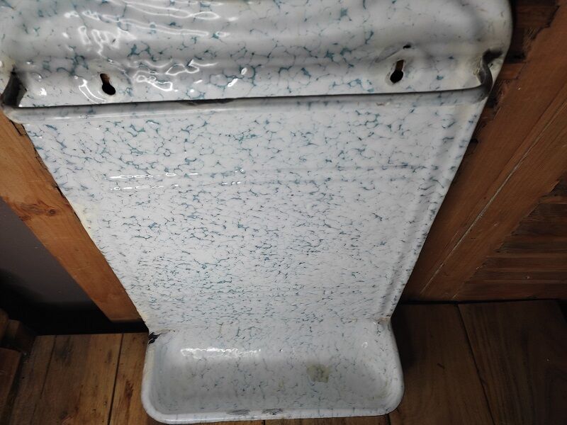 Utensil holder metal enamel white speckled old blue vintage dp1121b58