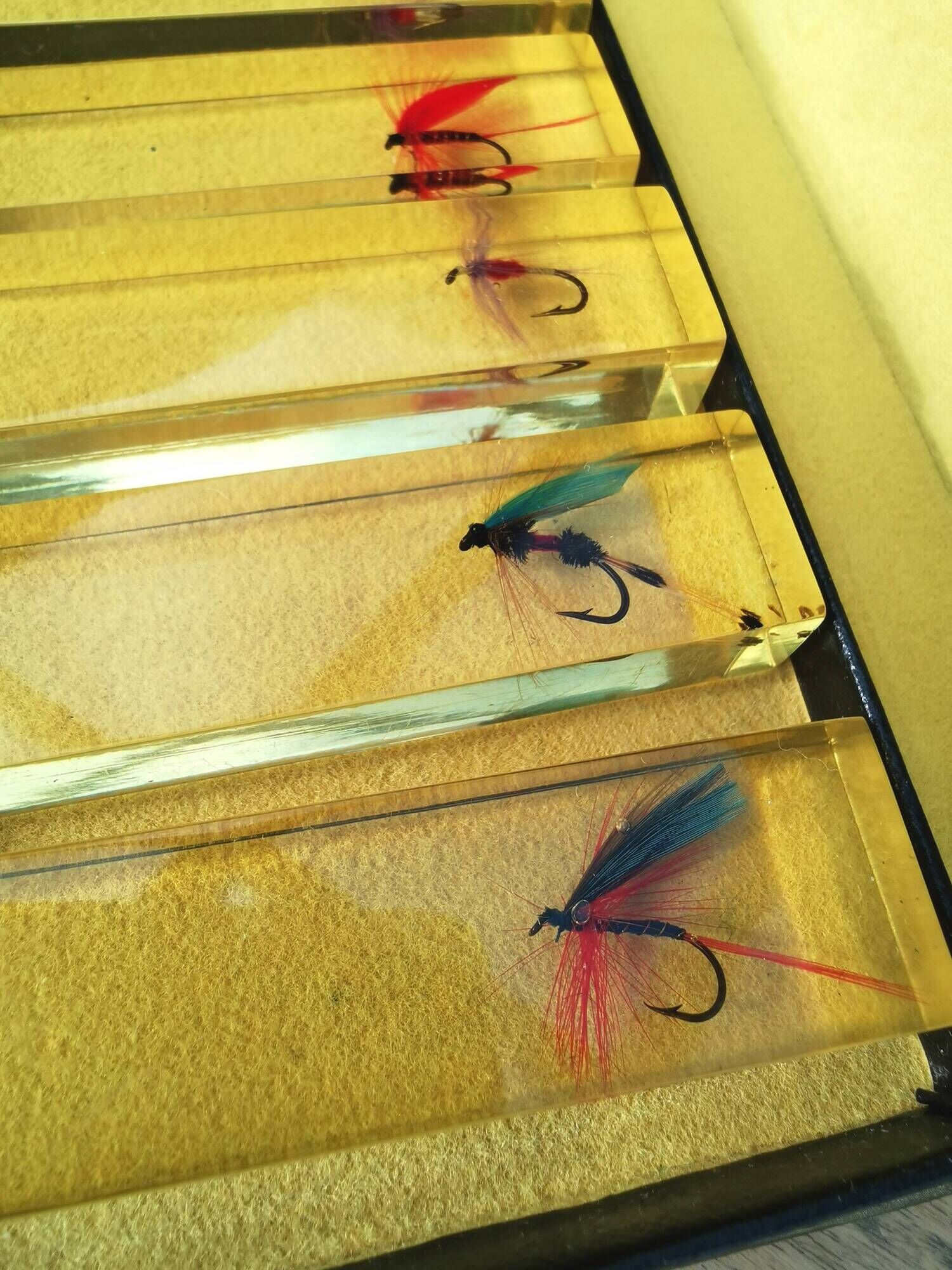 Set of 6 carries knives with fishing lures