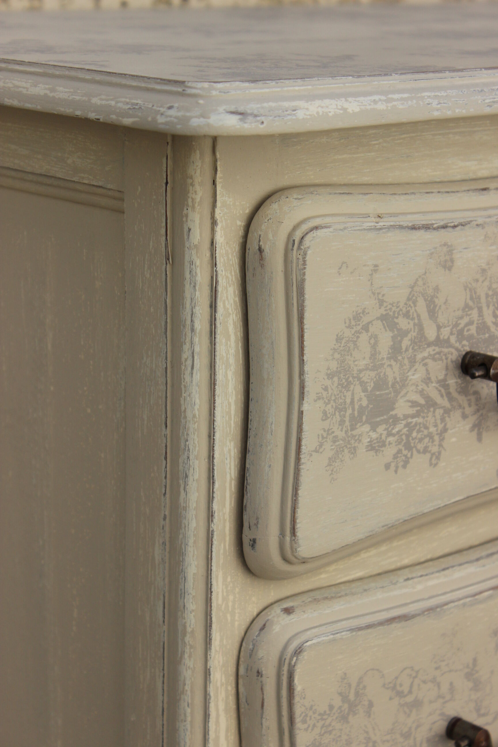 Patina chest of drawers style Louis XV