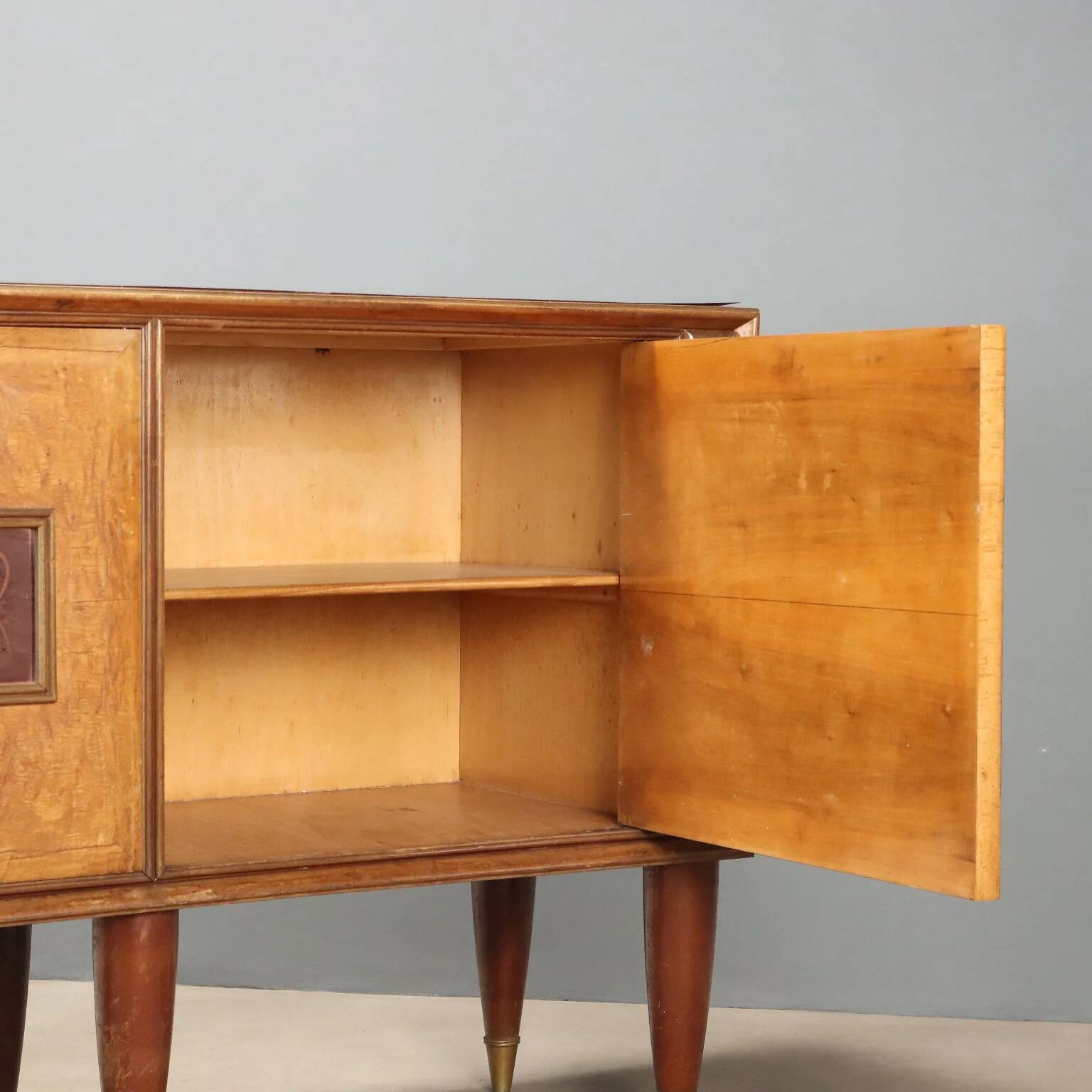 Buffet en loupe de bois des années 1950