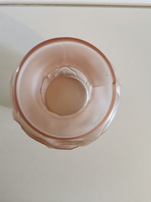 Vase boule art déco verre moulé rose