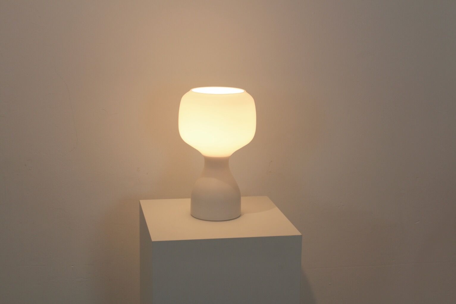 Philips table lamp in white opaline glass
