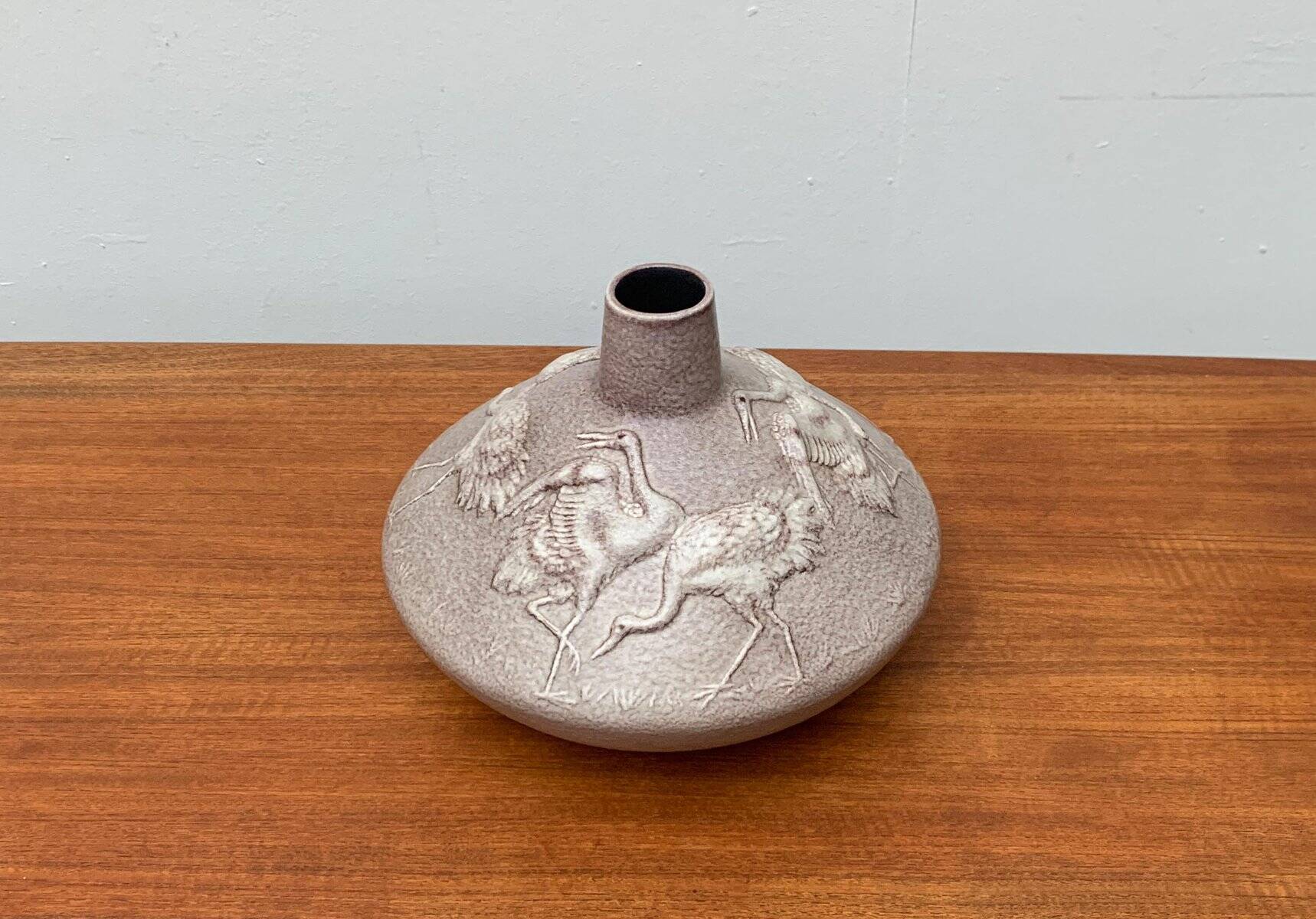 Large vase in German pottery from the mid-century with a crane ornament from Cortendorf.