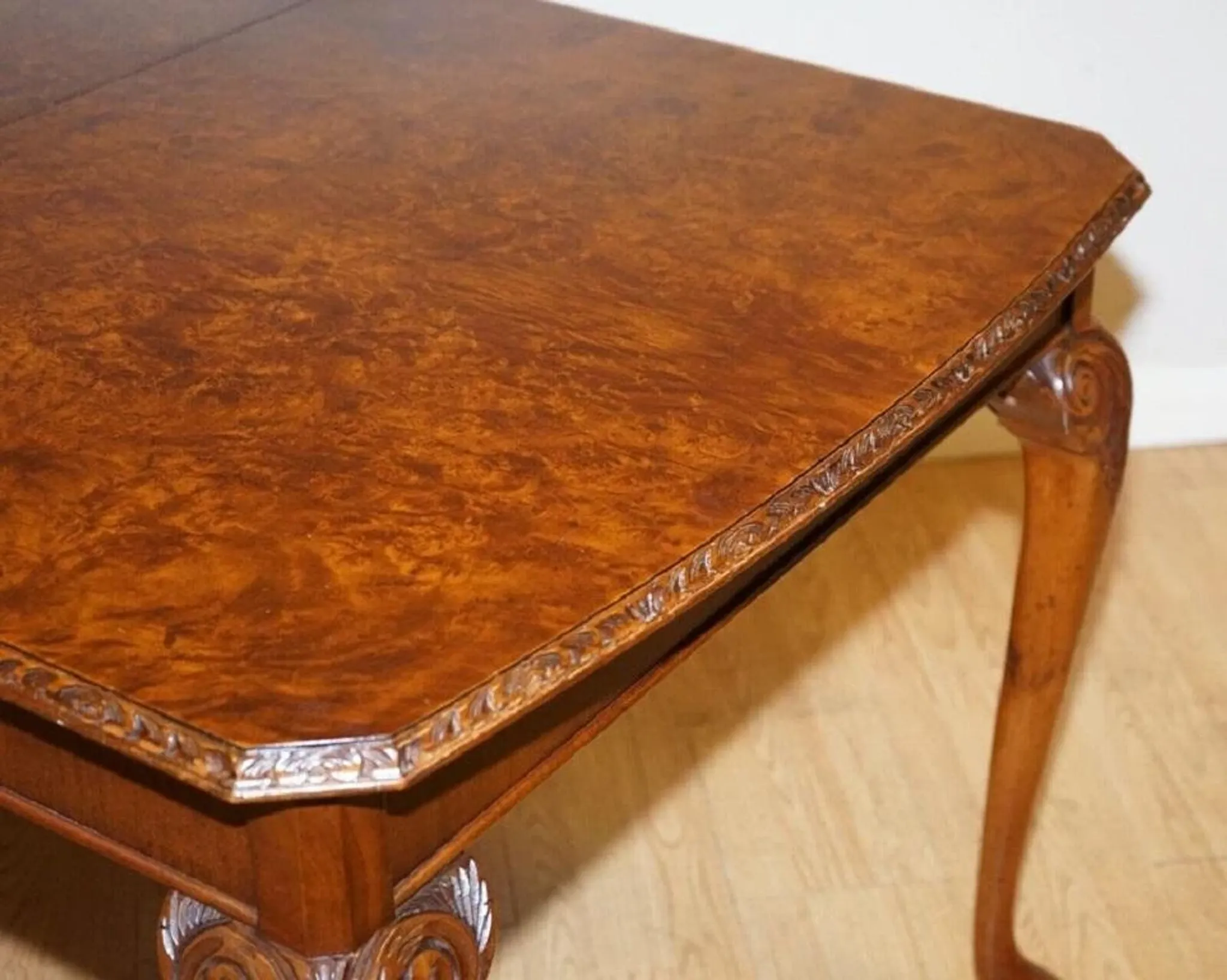 Queen Anne Dining Table in Walnut with Carved Legs, 1930s