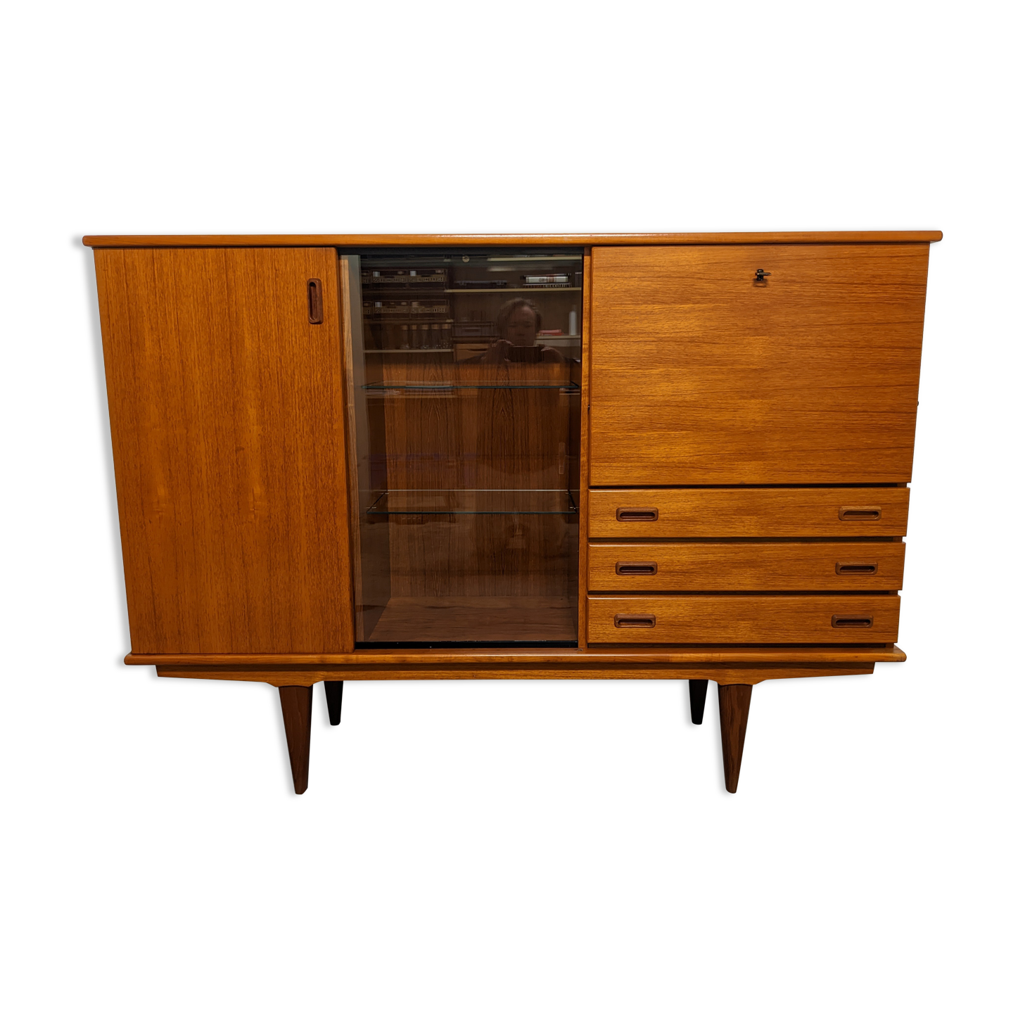 Storage cabinet showcase of the 50s-60s
