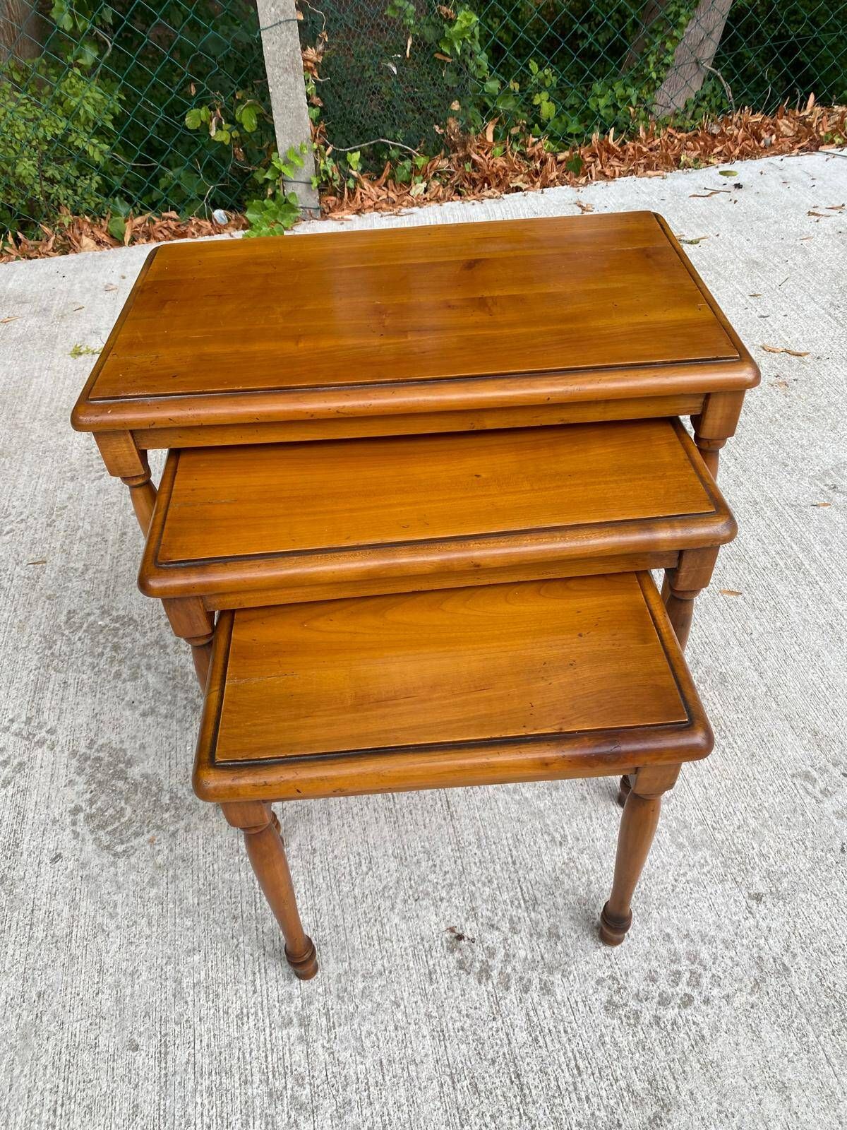 Set of 3 Nesting Tables in Solid Cherry Wood NF Furniture Loui