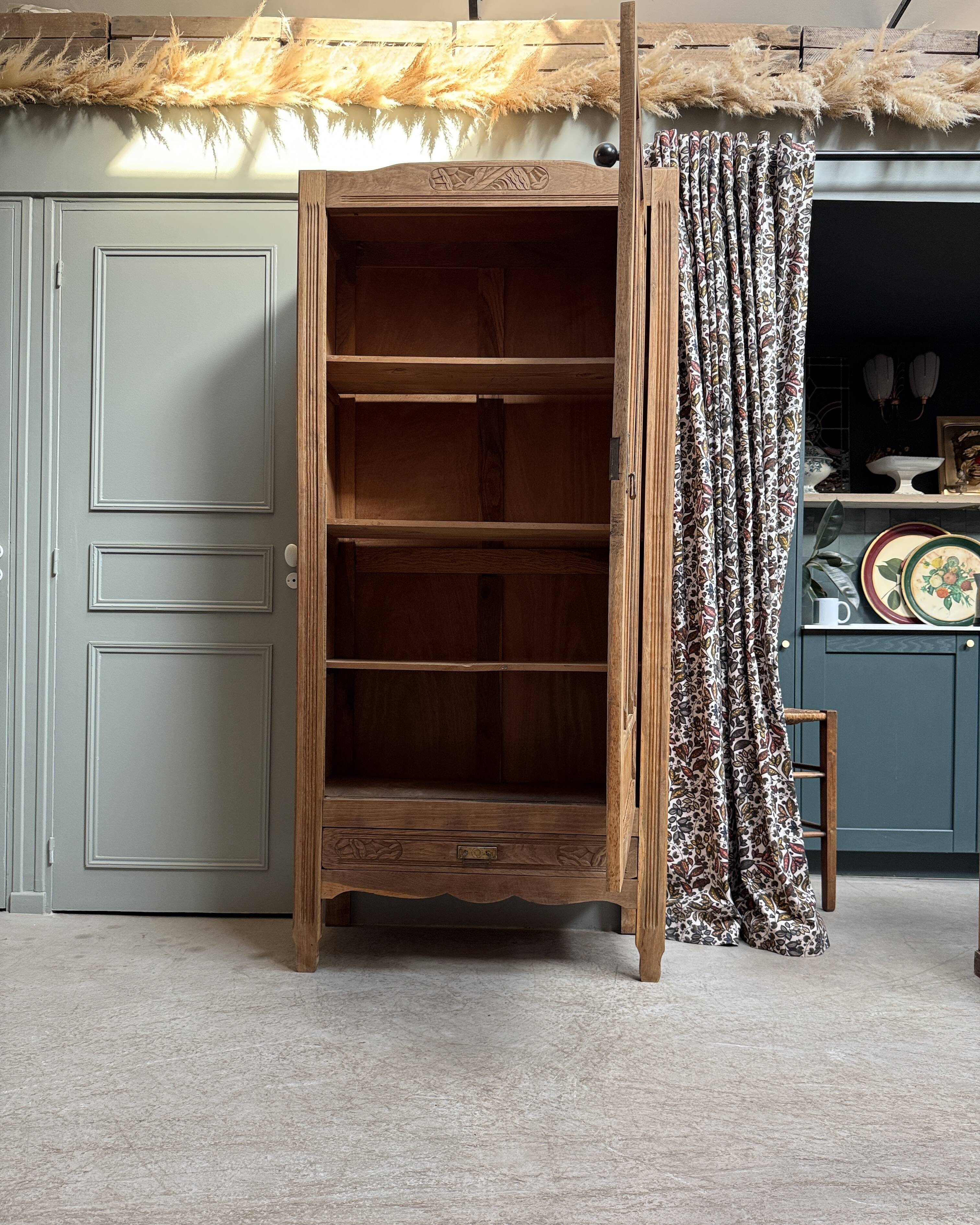 Renovated Art Deco bonnetière