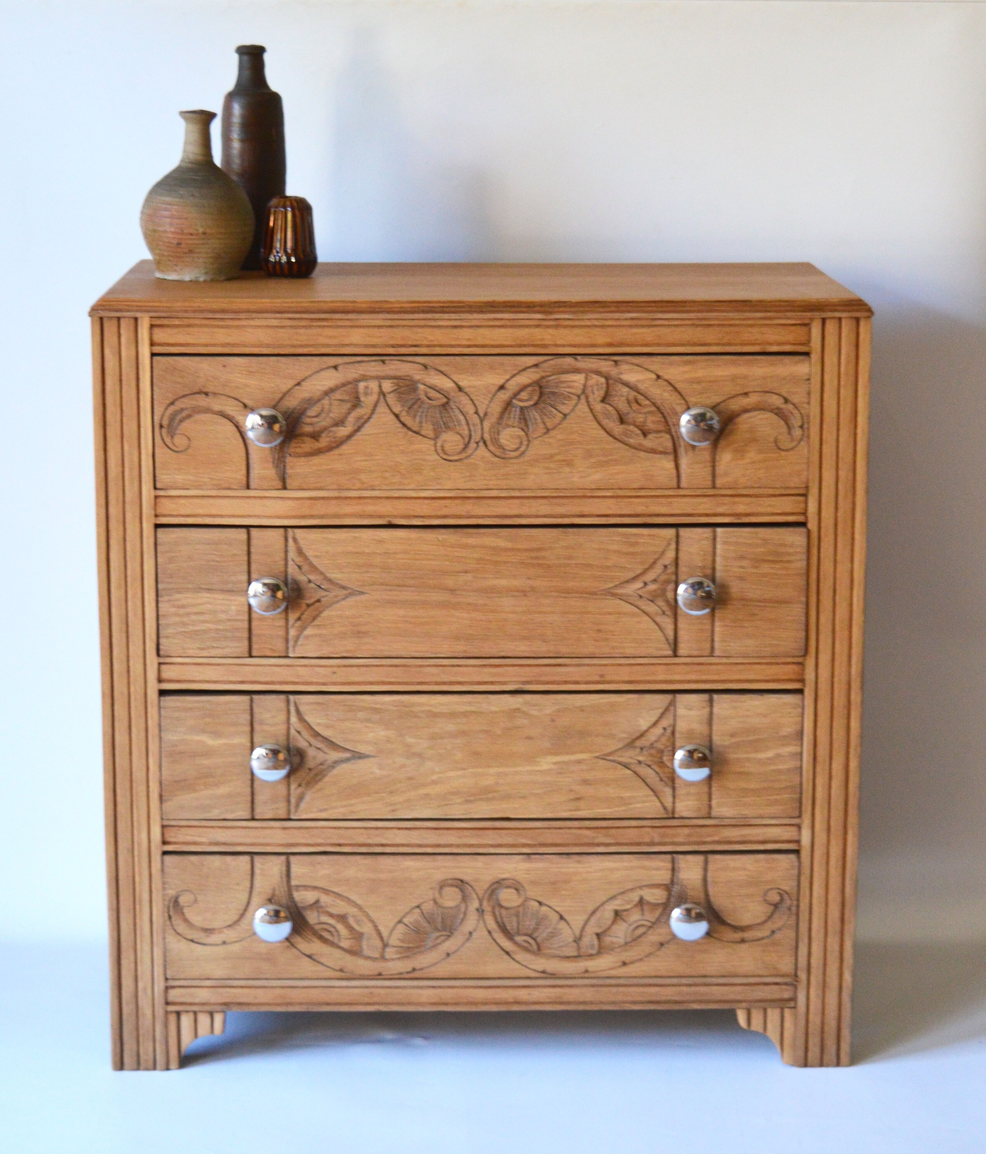 chest of drawers