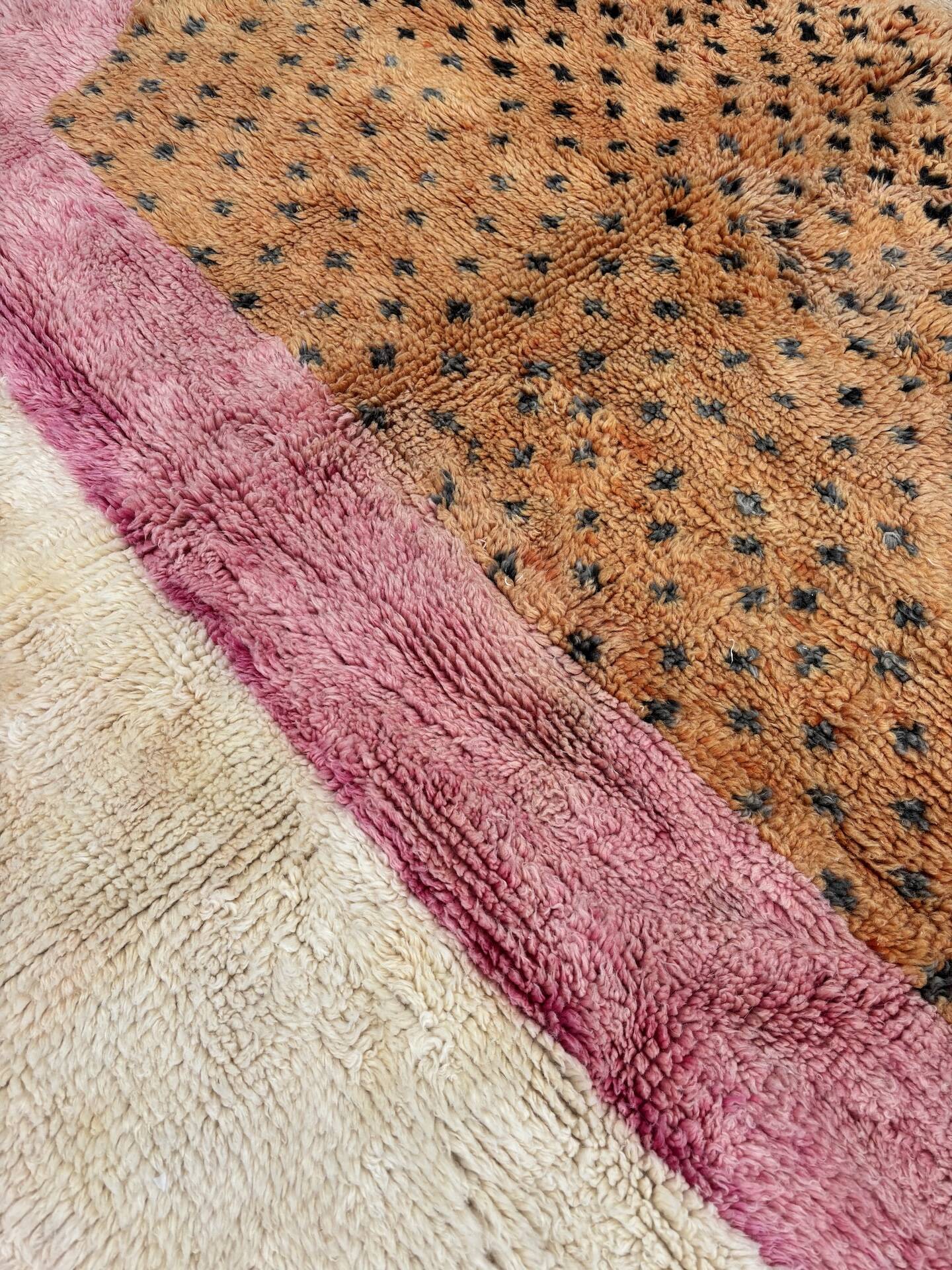 Moroccan Berber rug 210x250 cm – Hand-woven in shaded orange-pink wool