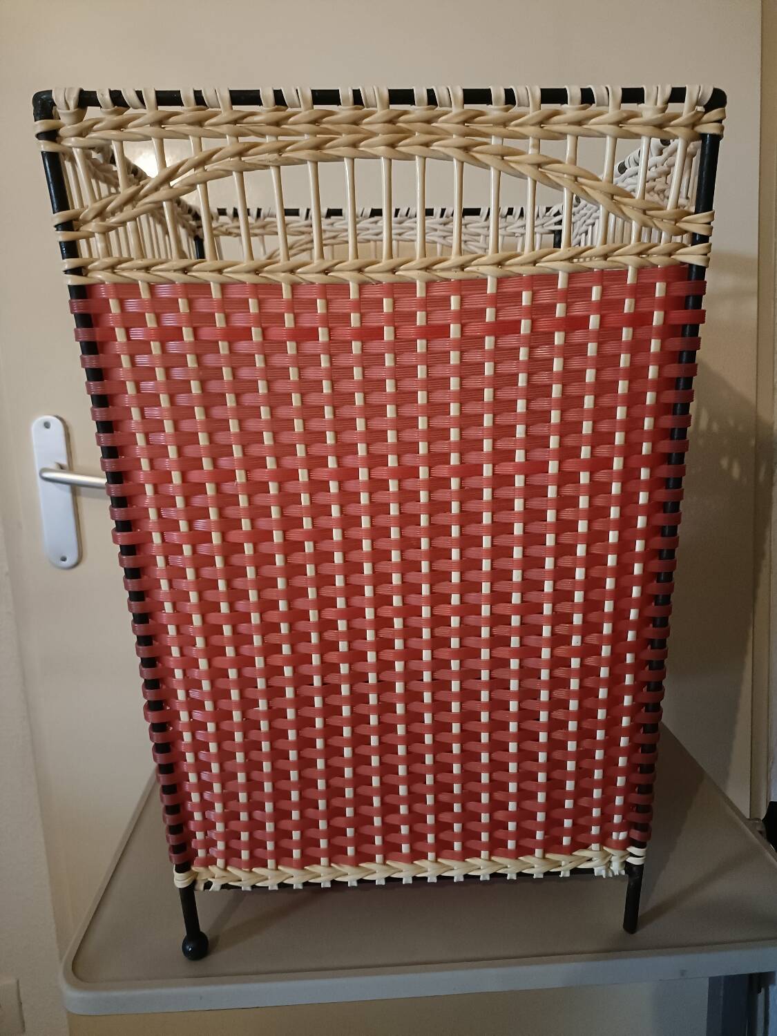 Vintage scoubidou laundry basket