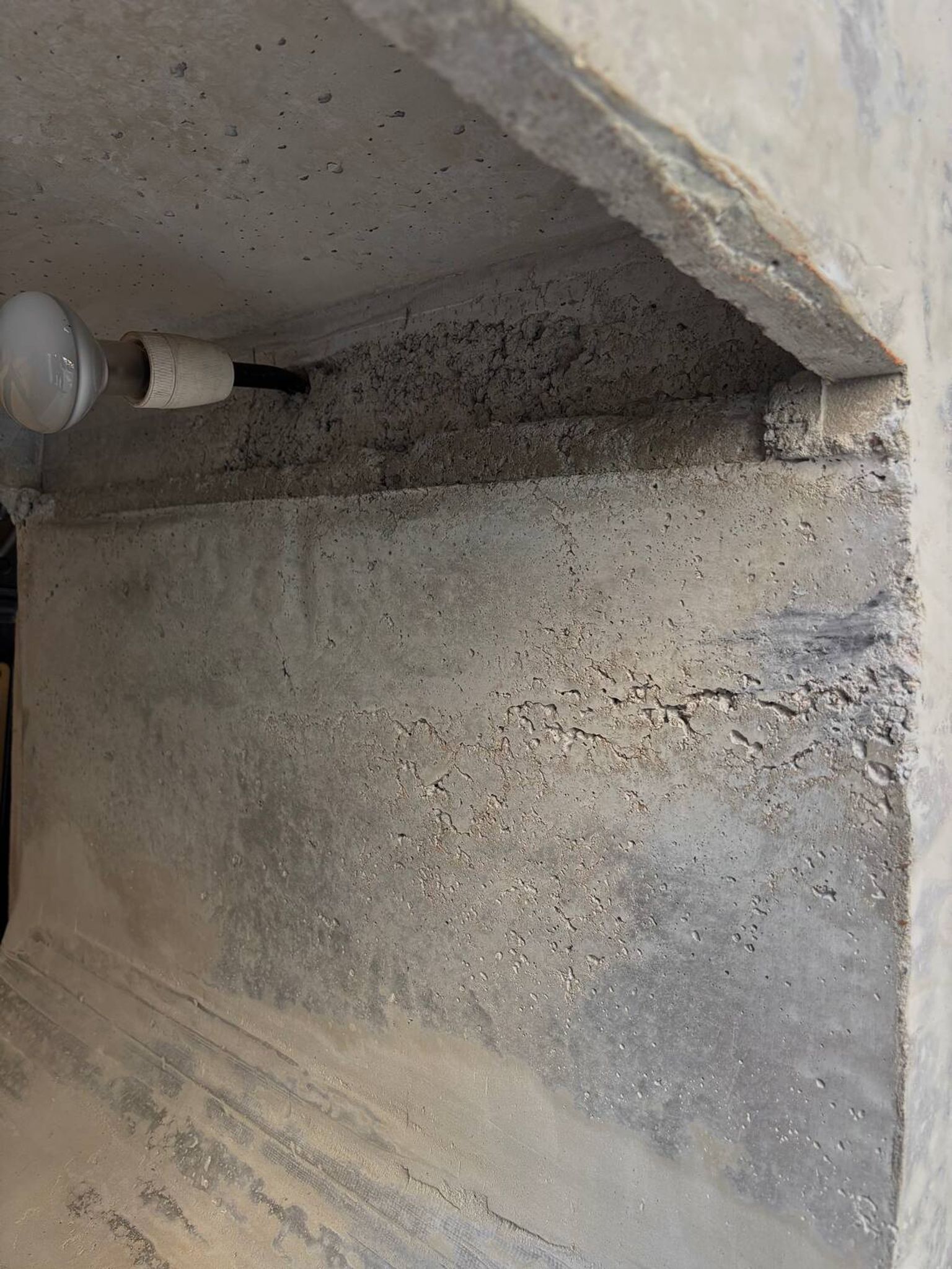 Concrete floor lamp "Borne" by Le Corbusier