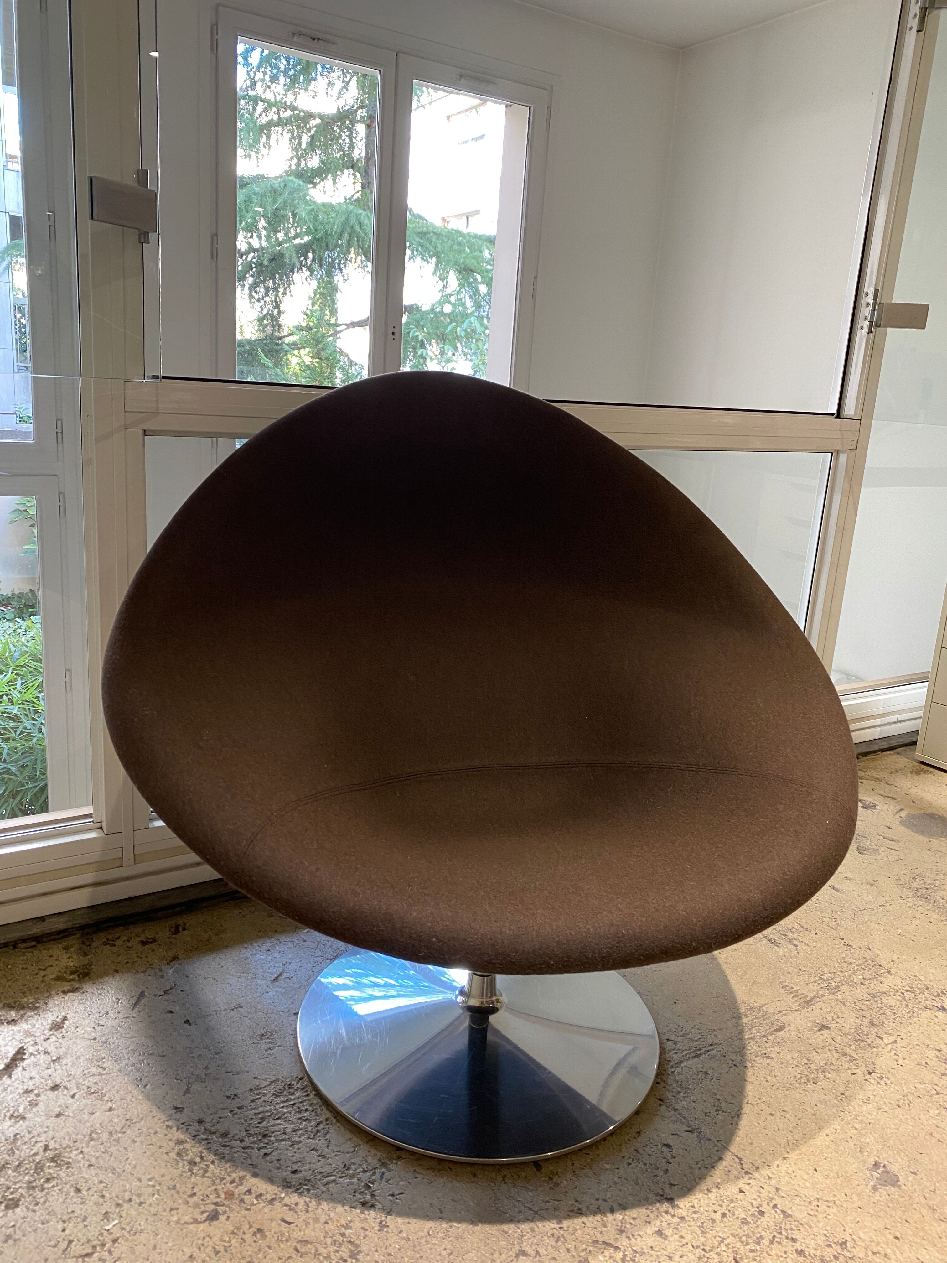 Globe armchair with ottoman by Pierre Paulin for Artifort