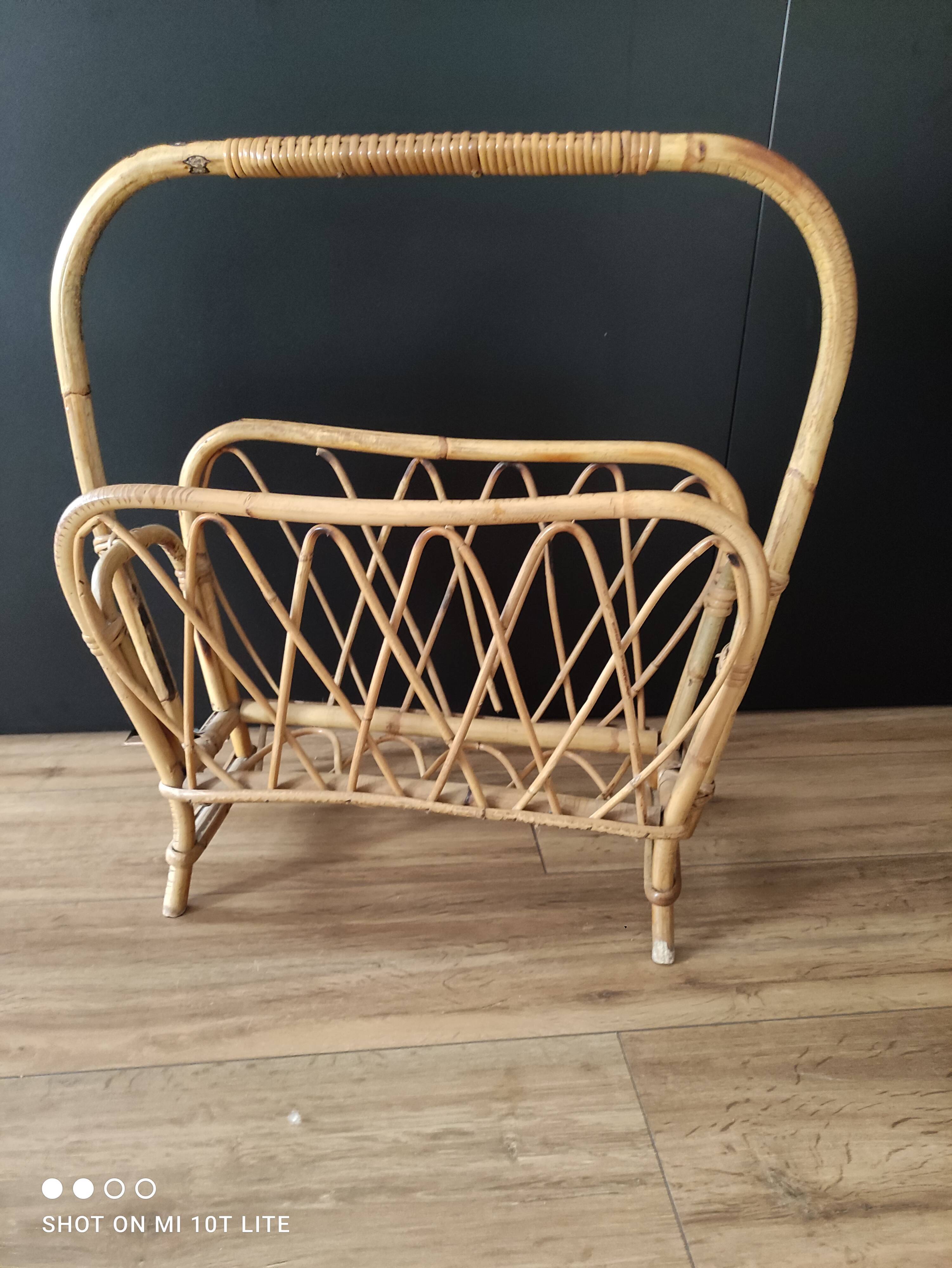 Vintage magazine holder 60s in rattan honey light