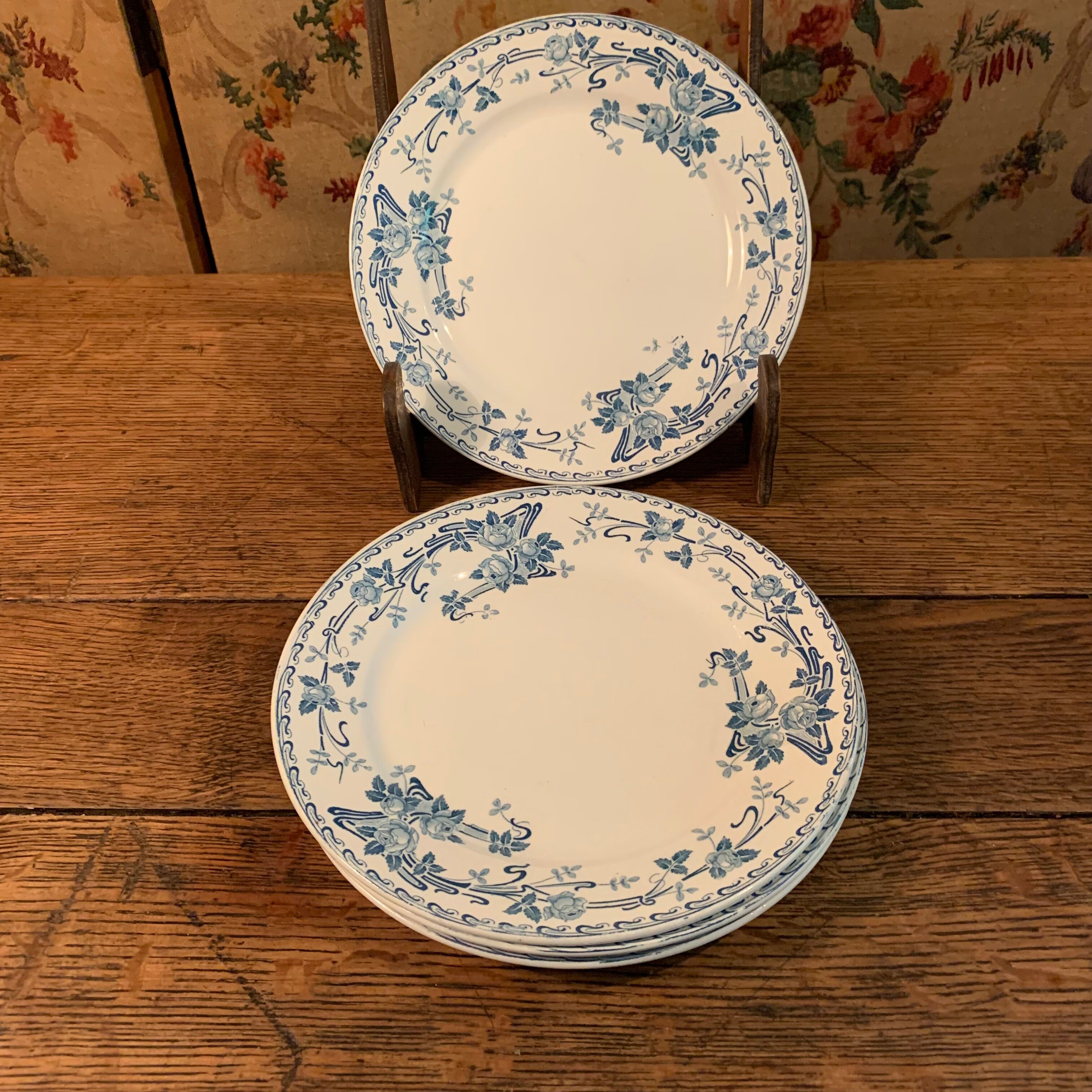 Lot de quatre assiettes à dessert boch bfk modèle rosa