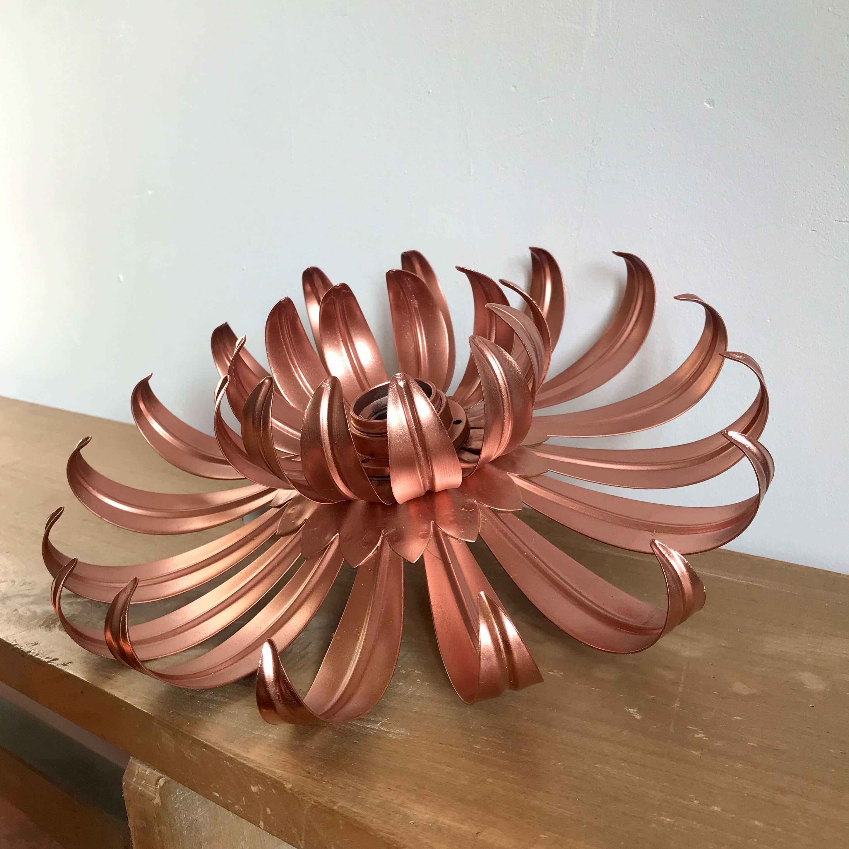 Vintage metal flower wall lamp