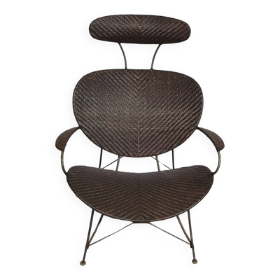 Fauteuil conçu par Yuzuru Yamakawa Structure en métal. Assise et dossier en rotin tressé.