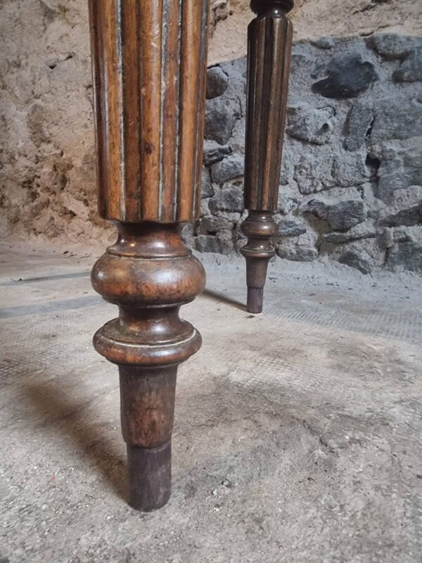 Table à abattants ancienne en noyer français – Table ovale avec rallonges pliantes des deux côtés, fin XIXe siècle