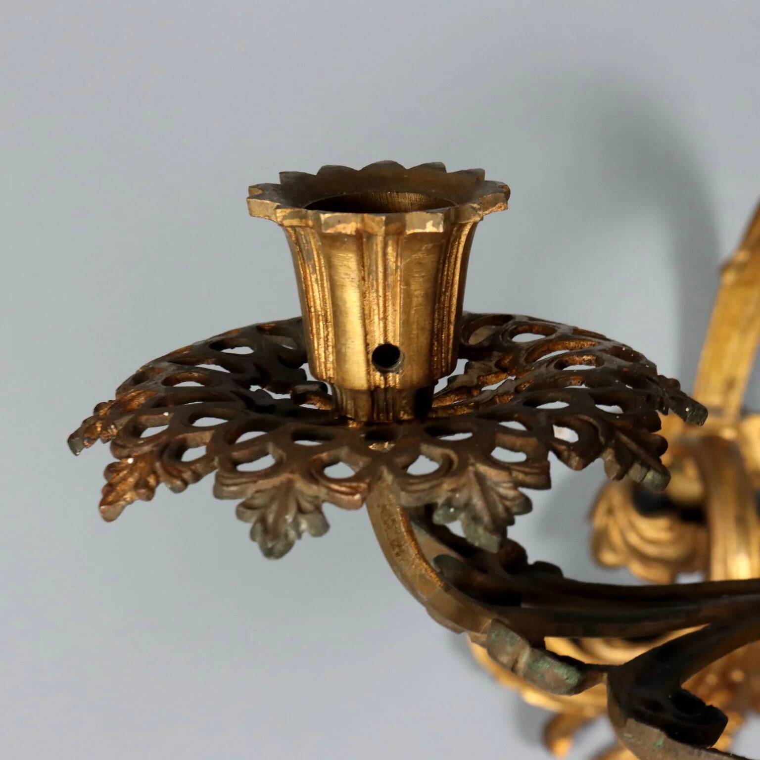 Antique wall sconces in gilded bronze, 20th century, in baroque style.