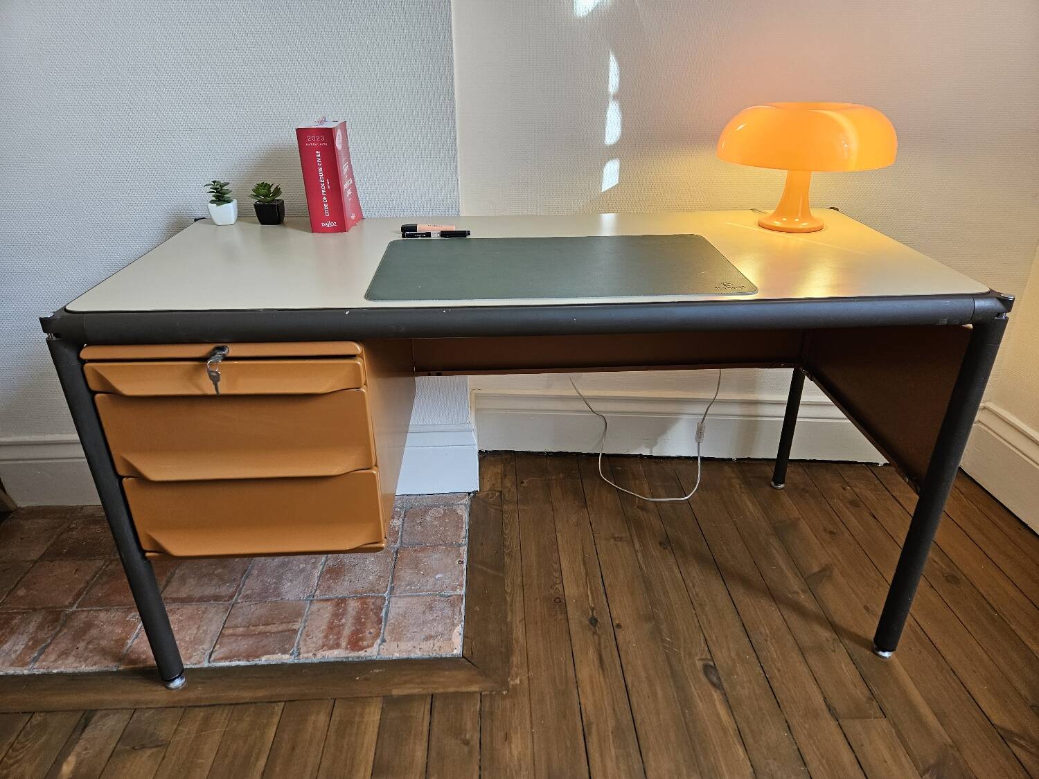 Vintage Vickers Ronéo desk