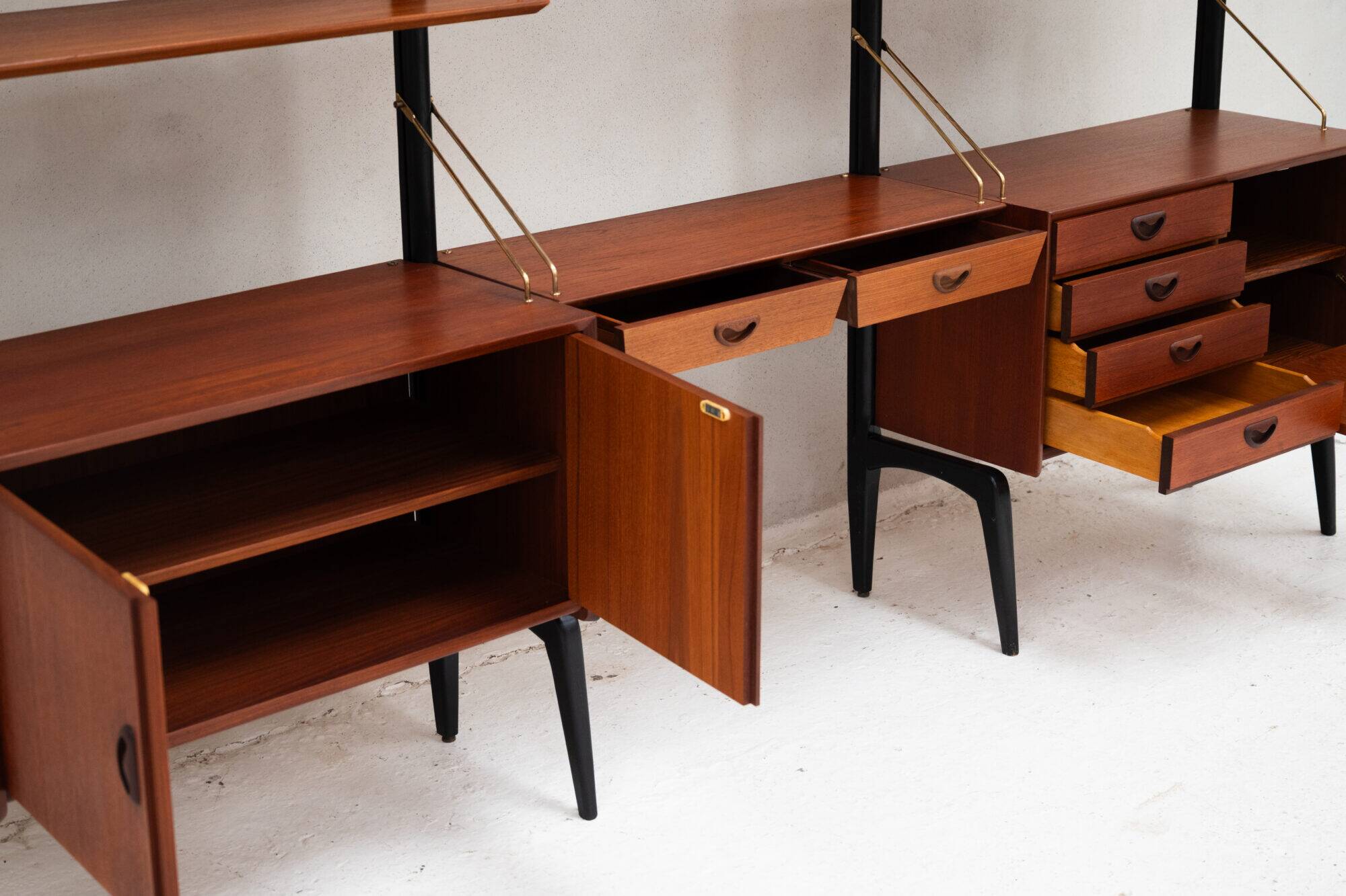 Etagère sur pieds 3-baies par Louis Van Teeffelen