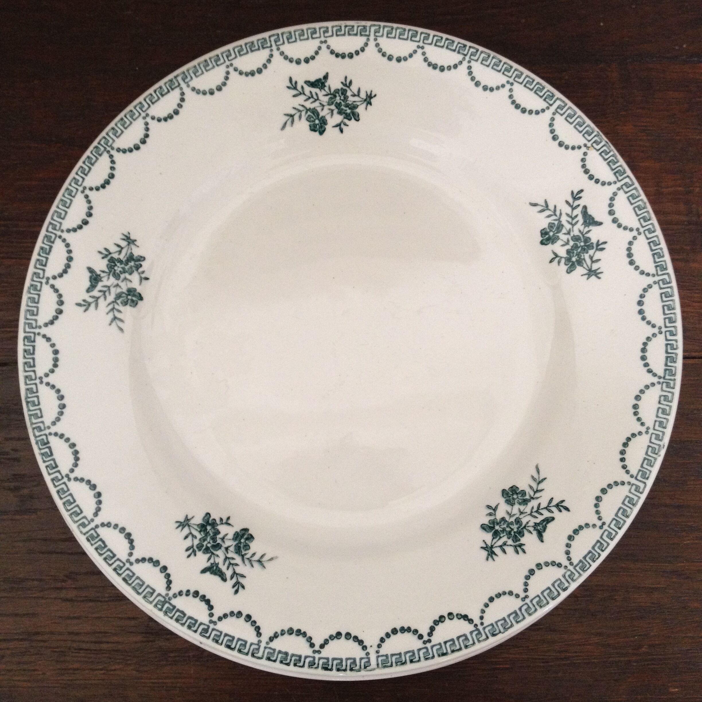 Set 4 dinner plates and 4 soup plates
