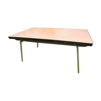 Very large stretch the 1970s in formica table