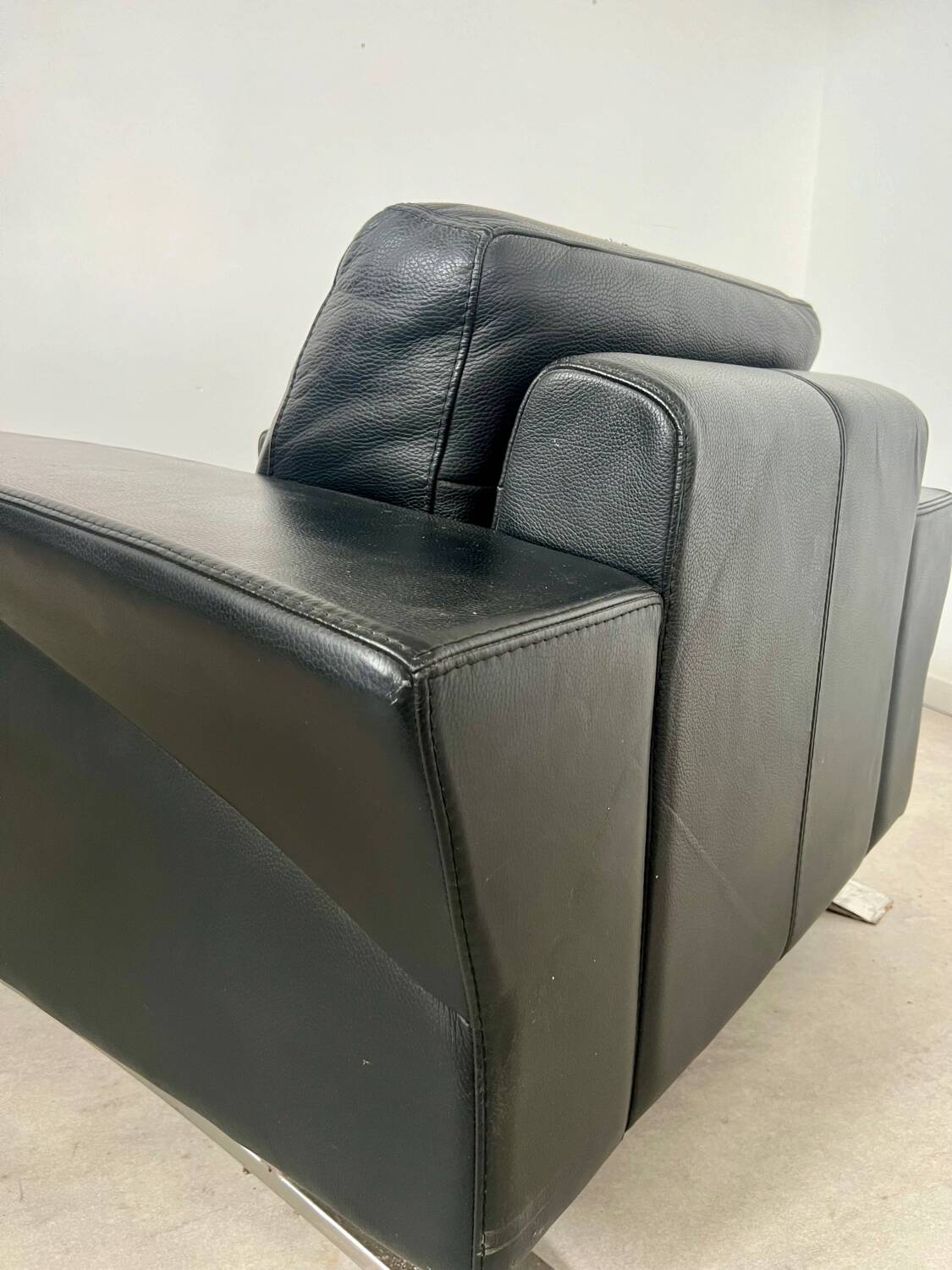 Lot 2 roche bobois designer leather armchairs 80s vintage custom aviator shape
