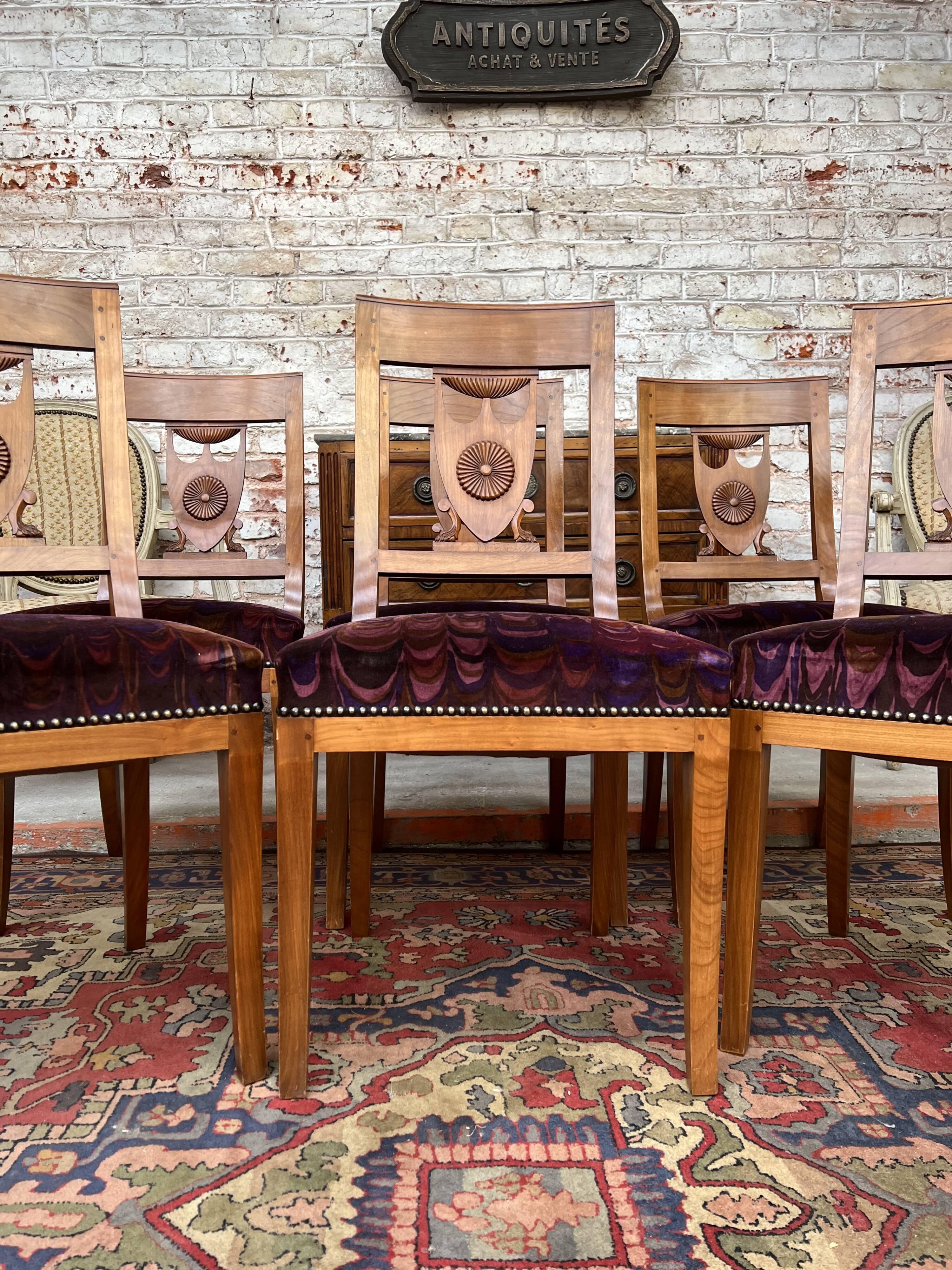 Suite de six chaises en bois naturel de style empire