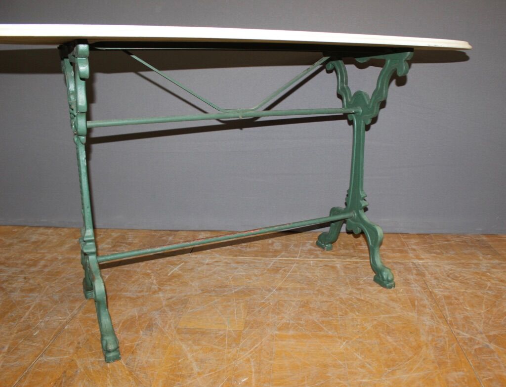 Bistro table in marble and cast iron around 1900