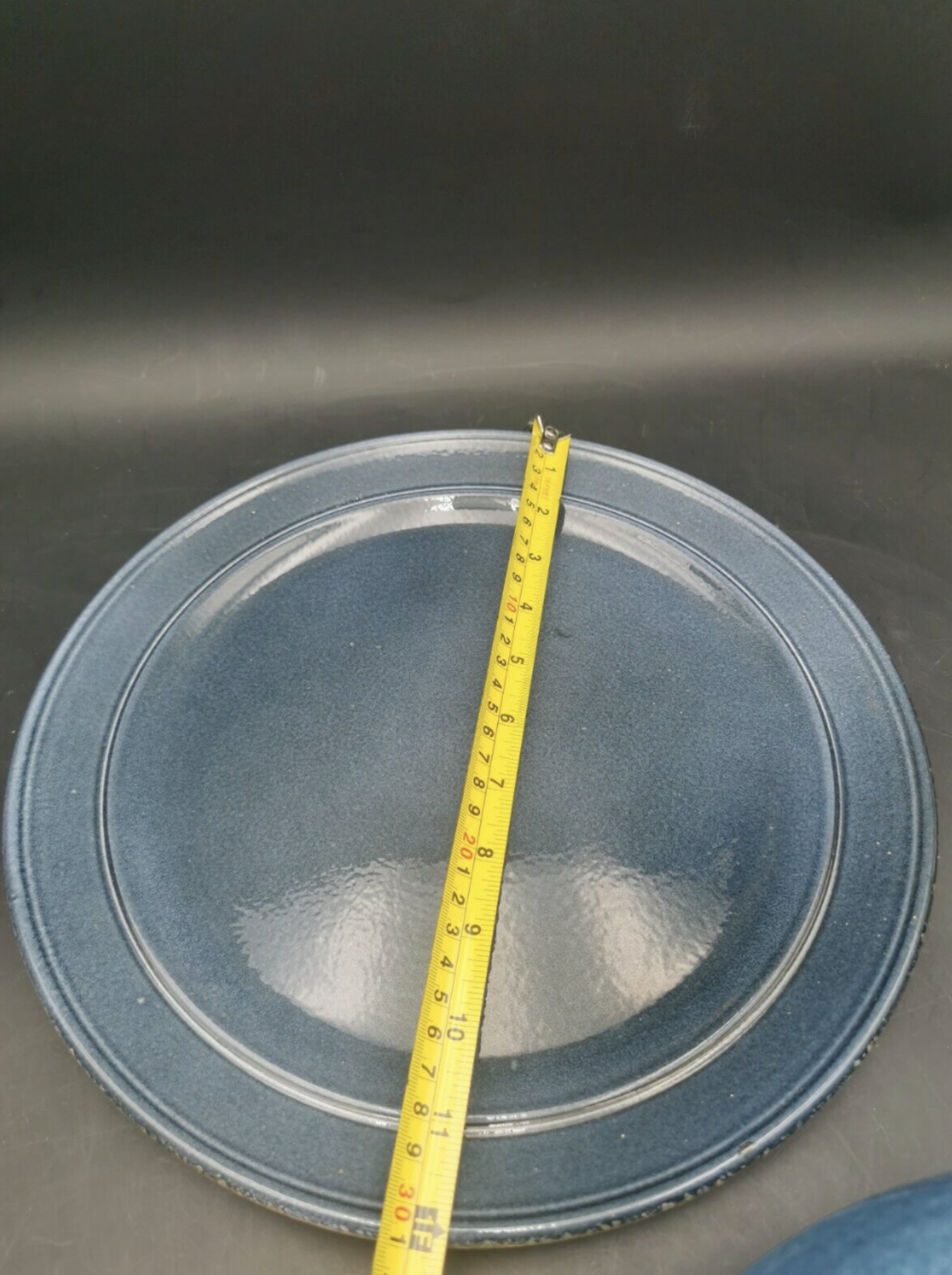 Blue ceramic bowl and its undercut