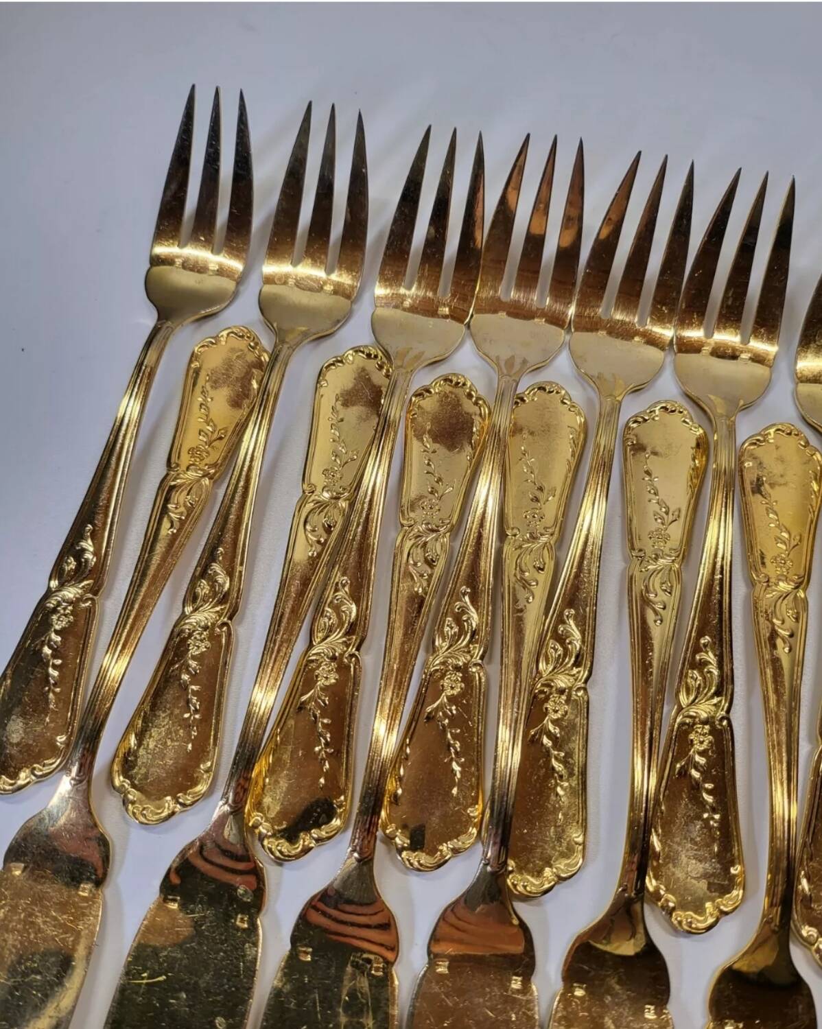 Gold metal fish cutlery, knives and forks 24 pieces