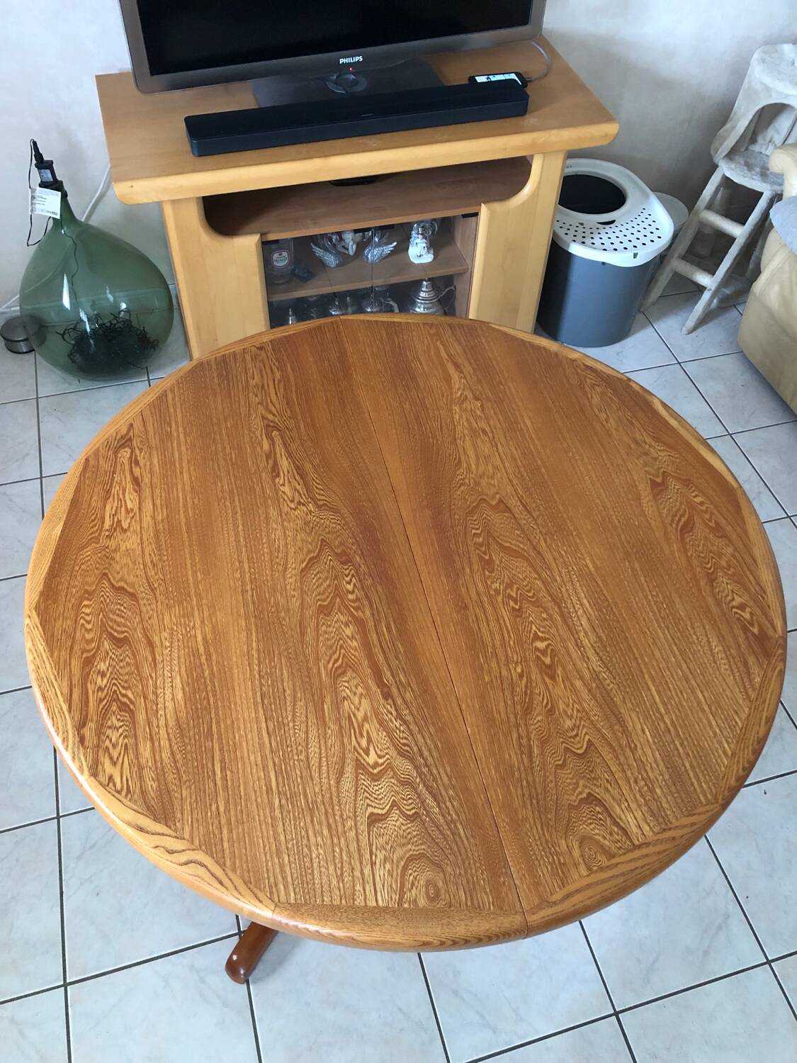 Baumann extendable round table