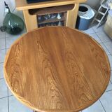 Baumann extendable round table