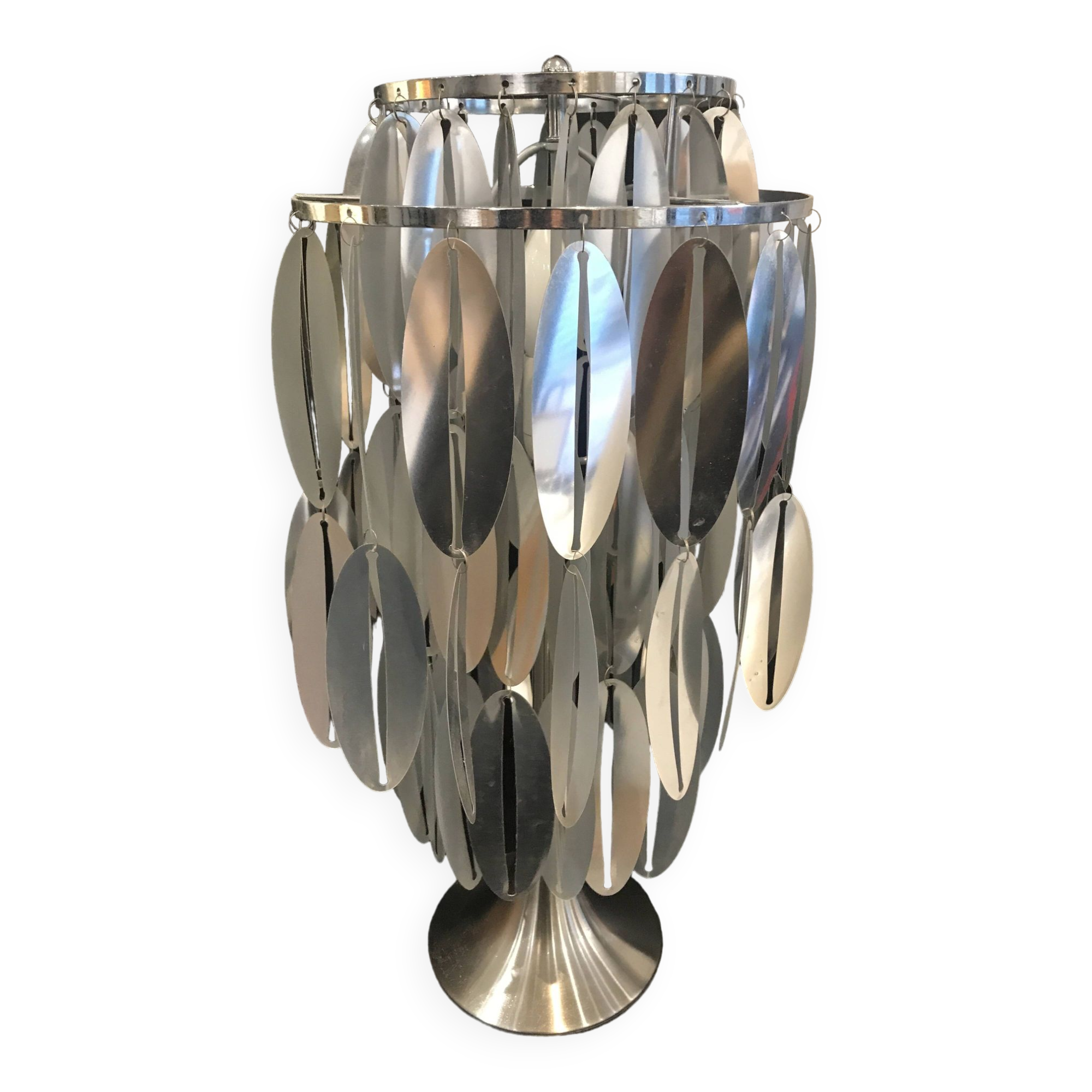 Aluminum tassel table lamp