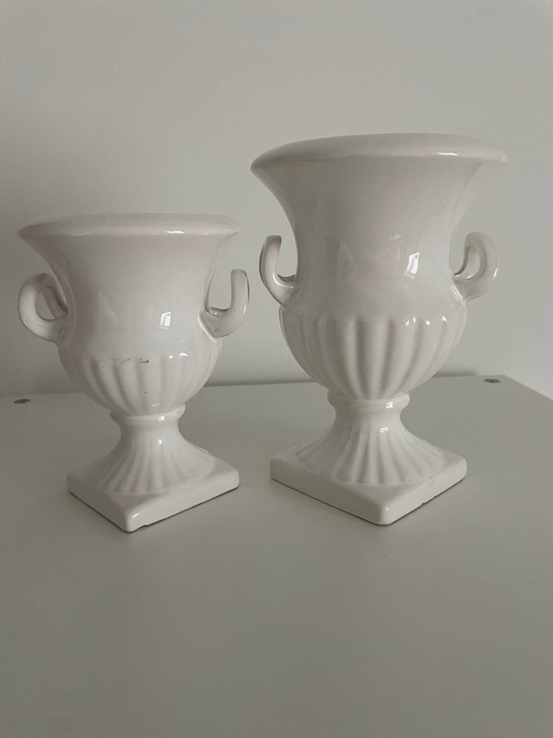 Pair of Medici vases in white ceramic.