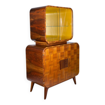 Buffet en bois "télévision" conçu dans les années 1940 par Jindřich Halabala.