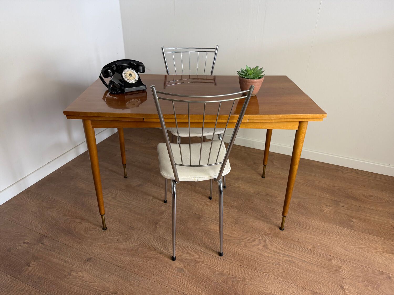 Vintage extendable dining table